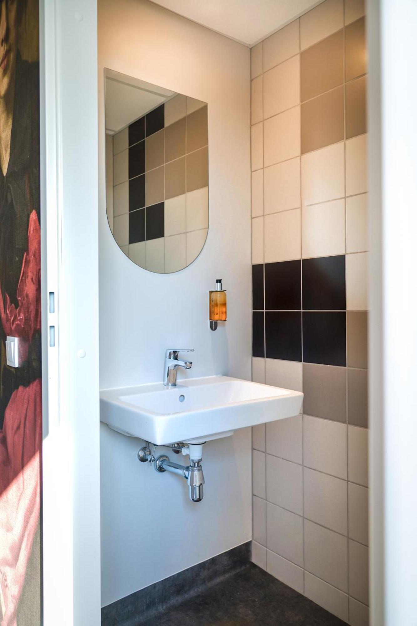 Easy One Premium Art Aparthotel Kraków Exteriör bild