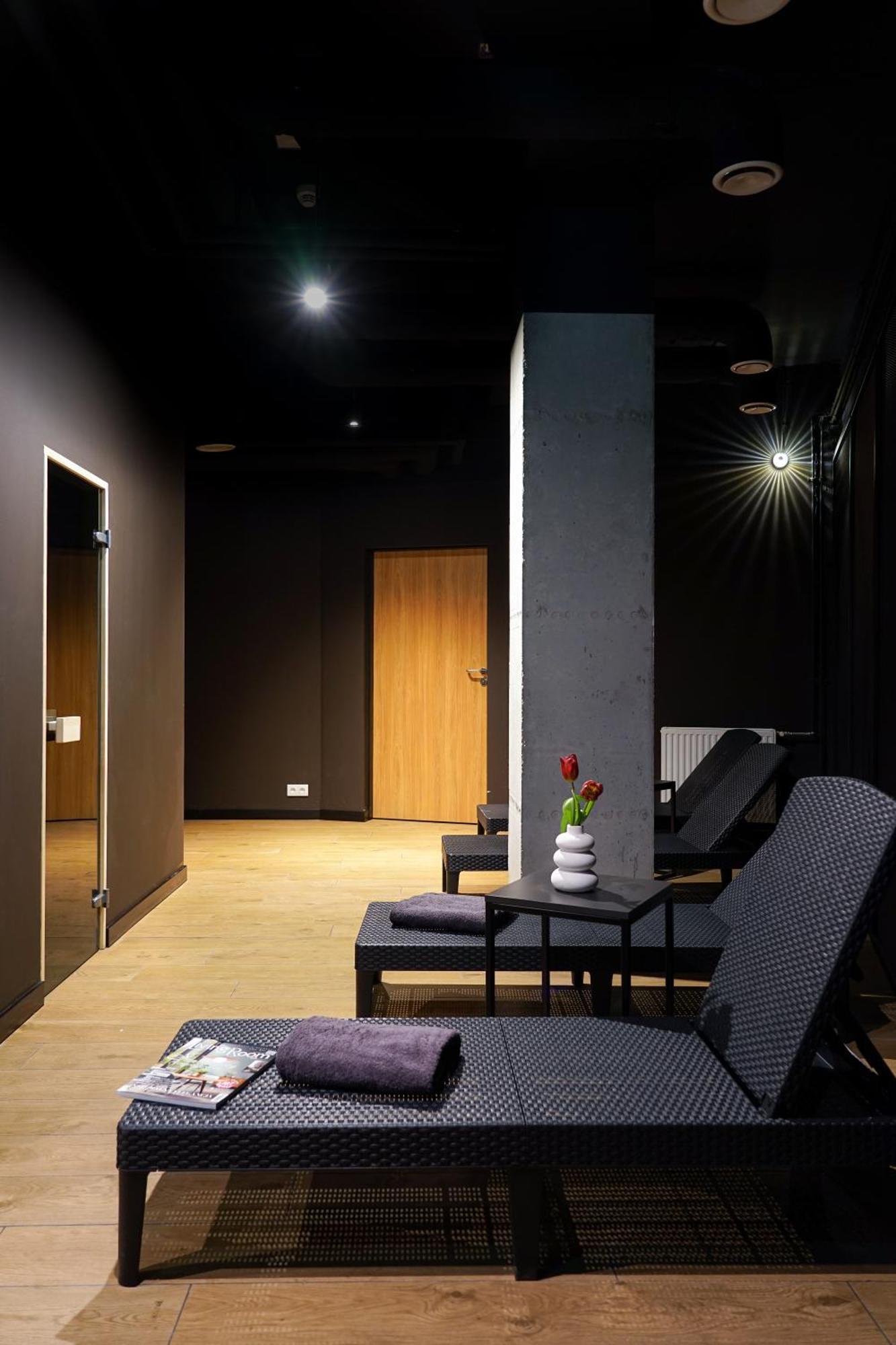 Easy One Premium Art Aparthotel Kraków Exteriör bild